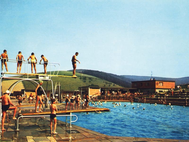 Start der Schwimmbadfplege